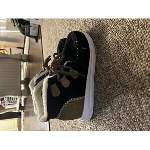 Women's Winter Boots with Faux Fur Lining and Lace-Up Design